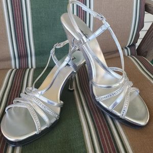 Jacqueline Ferrar Silver Clear Bottom Heels. Size 9.